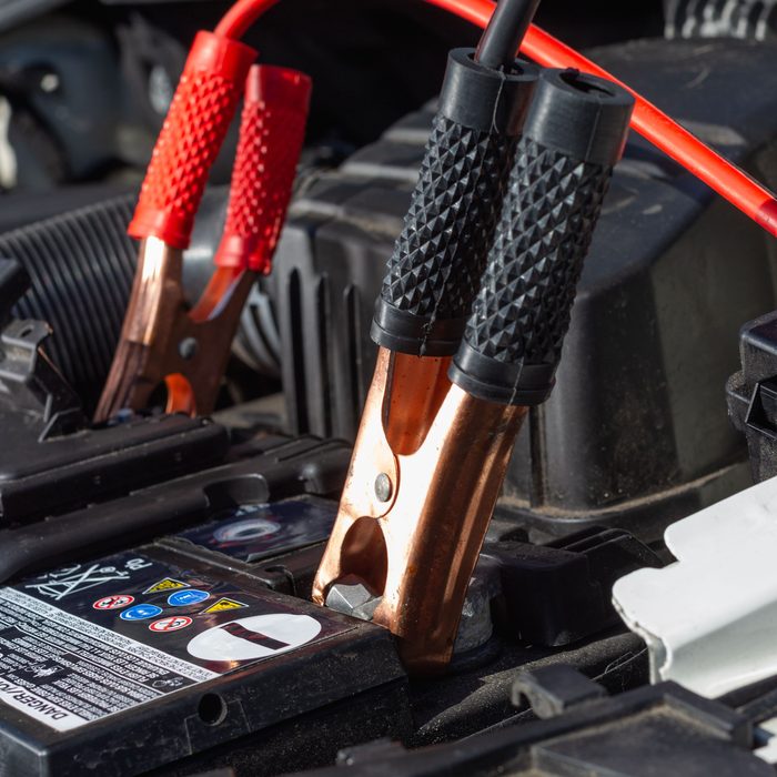 Démarrage d'une batterie voiture au booster par EVERY BATTERY